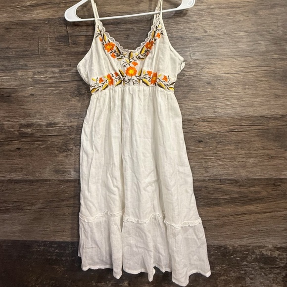 Elegant White Midi Dress with Orange Floral Accents - Picture 1 of 8